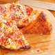 Illustration for article titled Burgerszélű pizza? Ugyan már. Itt a rámenszélű pizza!